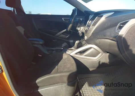 2016 Hyundai Veloster z USA, uszkodzony, nr VIN KMHTC6AD5GU297192